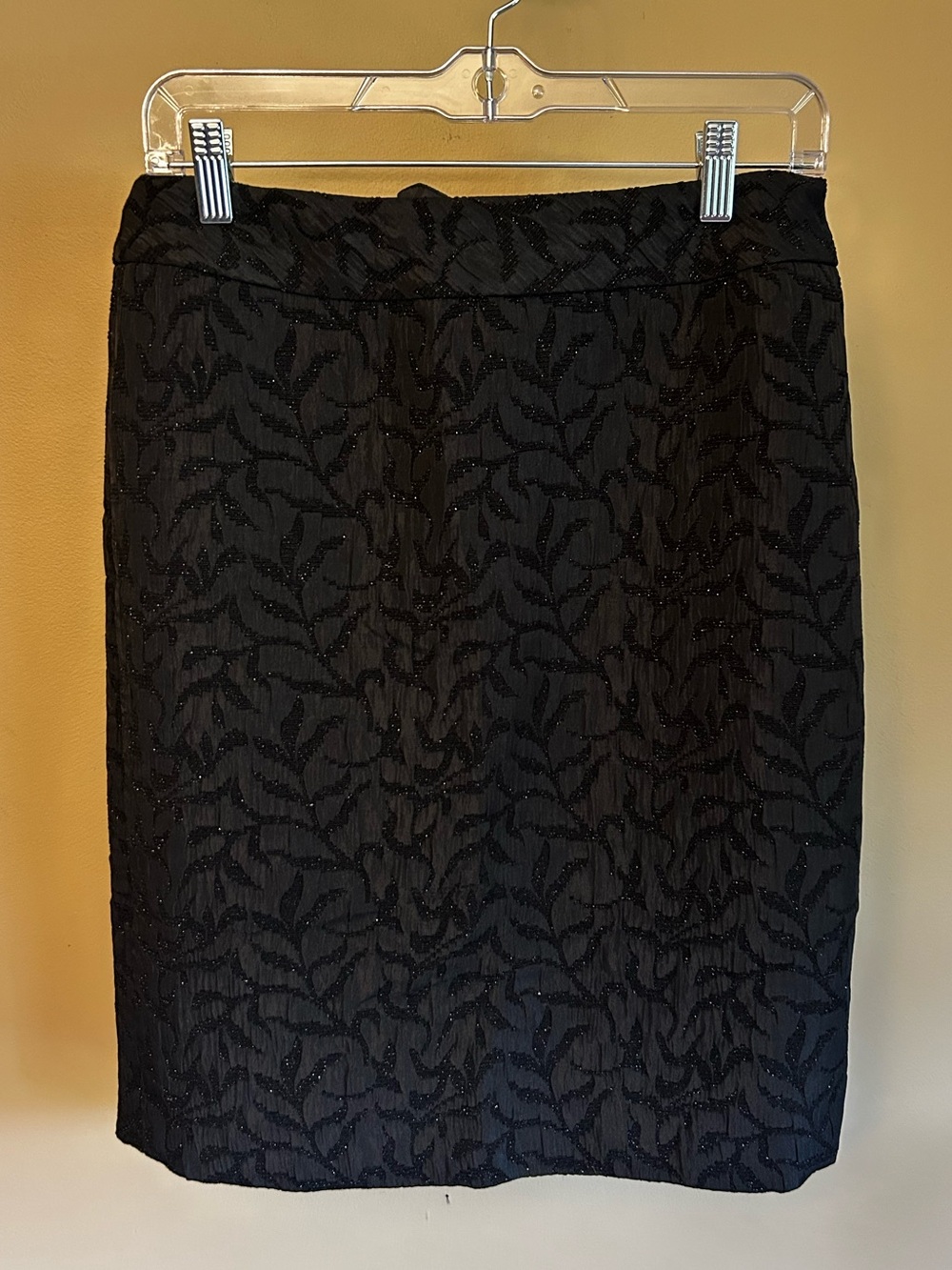 Coldwater Creek Women’s Black Embossed Leaf Pencil Skirt Petite Size 10
